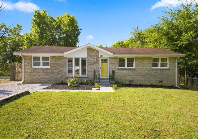 Photo 1 of Sale Pending at 217 Oak Dr, Franklin, TN 37064 | MLS# 3592440 | Listing updated on 2026-09-15