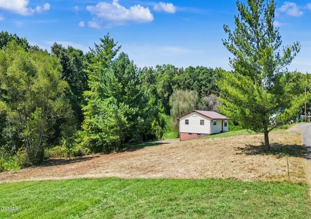 Photo 2 of Single family home for sale at 311 Shag Rd, Newport, TN 37821 | MLS# 3543024 | Listing updated on 2026-10-02