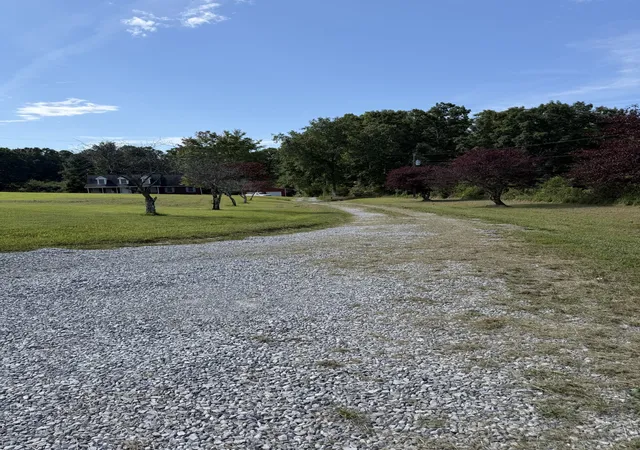 Photo 2 of Manufactured home for sale at 1051 Old Stage Rd, Dickson, TN 37055 | MLS# 3543109 | Listing updated on 2026-09-11