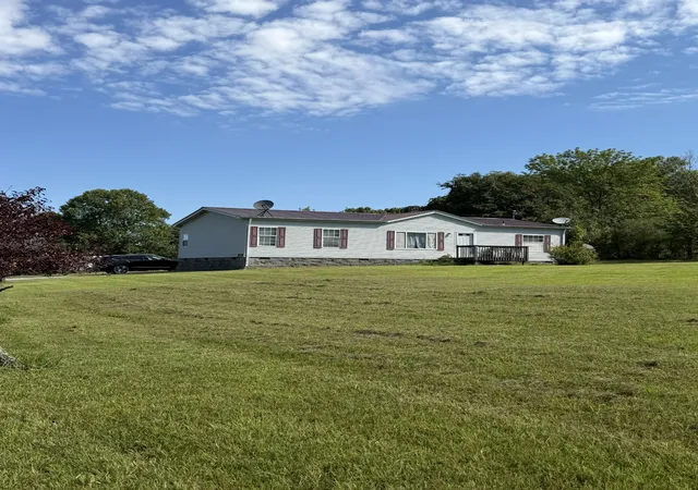 Photo 3 of Manufactured home for sale at 1051 Old Stage Rd, Dickson, TN 37055 | MLS# 3543109 | Listing updated on 2026-09-11