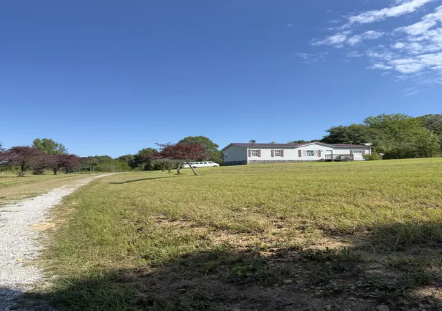 Photo 4 of Manufactured home for sale at 1051 Old Stage Rd, Dickson, TN 37055 | MLS# 3543109 | Listing updated on 2026-09-11