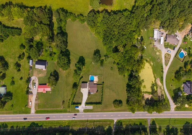 Photo 2 of Single family home for sale at 4238 Highway 70 W, Dickson, TN 37055 | MLS# 3546032 | Listing updated on 2026-10-02