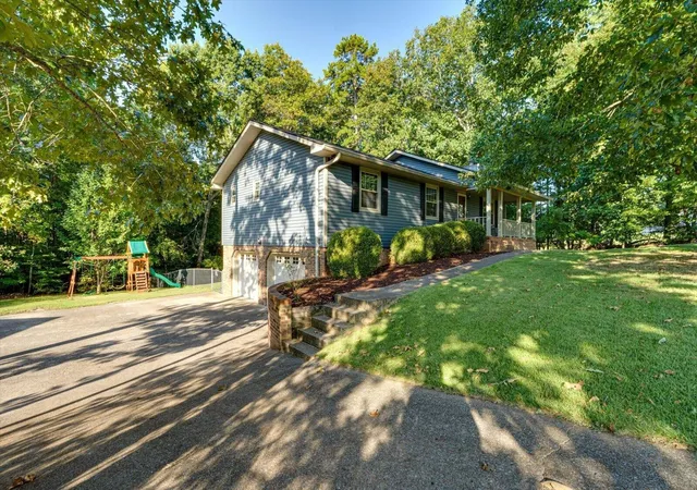 Photo 2 of Single family home for sale at 663 Castleview Dr, Ringgold, GA 30736 | MLS# 3543036 | Listing updated on 2026-10-08