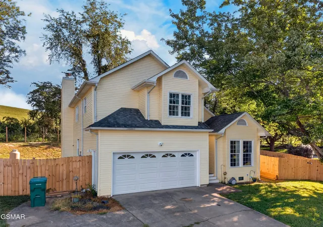 Photo 3 of Single family home for sale at 313 Sonnett Ct, Kingsport, TN 37664 | MLS# 3591870 | Listing updated on 2026-09-15