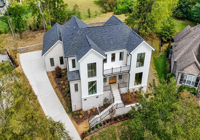 Photo 3 of Single family home for sale at 123 Glen Leven Way, Hendersonville, TN 37075 | MLS# 3543214 | Listing updated on 2026-10-07