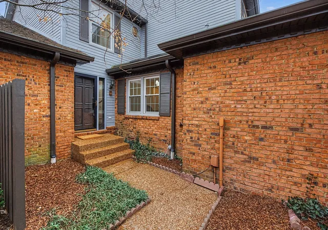 Photo 2 of Townhouse for sale at 142 Hearthstone Manor Cir, Brentwood, TN 37027 | MLS# 3545624 | Listing updated on 2026-09-28