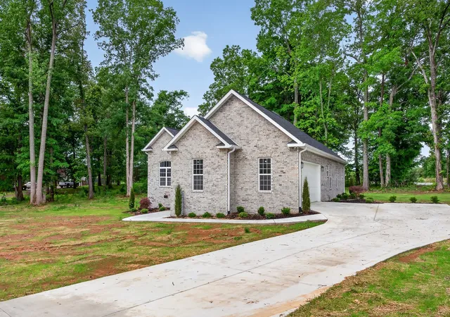 Photo 2 of Single family home for sale at 42 Todd Rd, Mc Minnville, TN 37110 | MLS# 3545963 | Listing updated on 2026-09-10