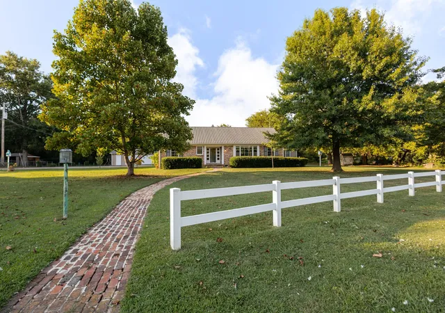 Photo 1 of Single family home for sale at 313 Hickory Dr, Shelbyville, TN 37160 | MLS# 3547132 | Listing updated on 2026-09-12