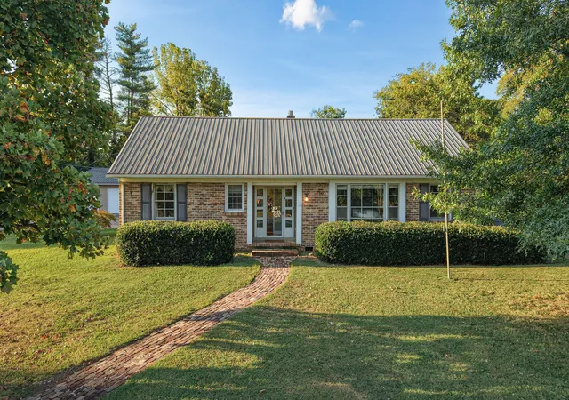 Photo 2 of Single family home for sale at 313 Hickory Dr, Shelbyville, TN 37160 | MLS# 3547132 | Listing updated on 2026-09-12