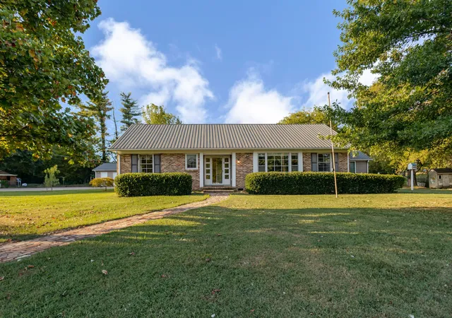 Photo 3 of Single family home for sale at 313 Hickory Dr, Shelbyville, TN 37160 | MLS# 3547132 | Listing updated on 2026-09-12