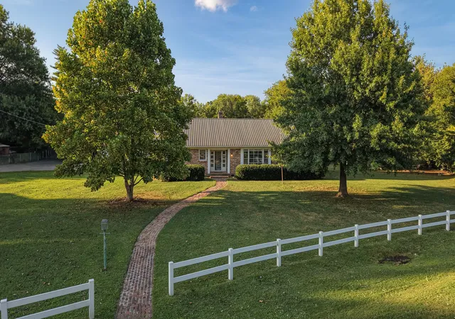 Photo 3 of Single family home for sale at 313 Hickory Dr, Shelbyville, TN 37160 | MLS# 3547132 | Listing updated on 2026-09-12