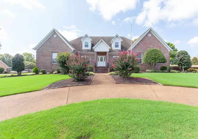 Photo 2 of Single family home for sale at 10 Bentwillow Cv, Jackson, TN 38305 | MLS# 3544120 | Listing updated on 2026-09-13