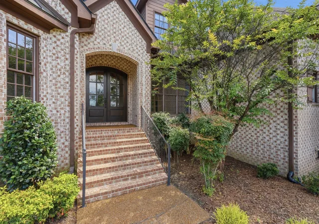 Photo 4 of Single family home for sale at 909 Gold Hl Ct, Franklin, TN 37069 | MLS# 3544341 | Listing updated on 2026-09-23