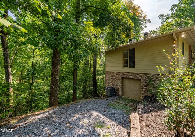 Photo 3 of Sale Pending at 3103 Hatcher Top Rd, Sevierville, TN 37862 | MLS# 3544095 | Listing updated on 2026-09-14