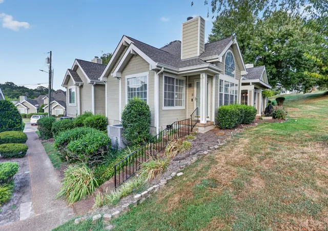 Photo 3 of Condo for sale at 129 Cherry Hl Dr #6D, Hendersonville, TN 37075 | MLS# 3544175 | Listing updated on 2026-09-12