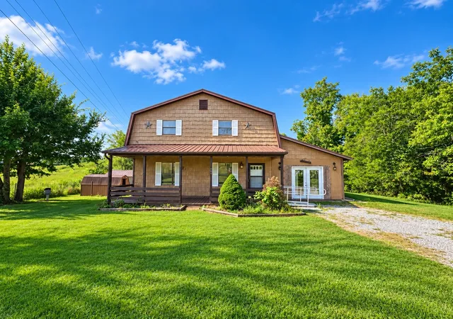 Photo 1 of Single family home for sale at 300 Cherokee Blvd, Greeneville, TN 37743 | MLS# 3544135 | Listing updated on 2026-09-29