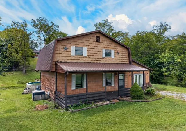 Photo 3 of Single family home for sale at 300 Cherokee Blvd, Greeneville, TN 37743 | MLS# 3544135 | Listing updated on 2026-09-29
