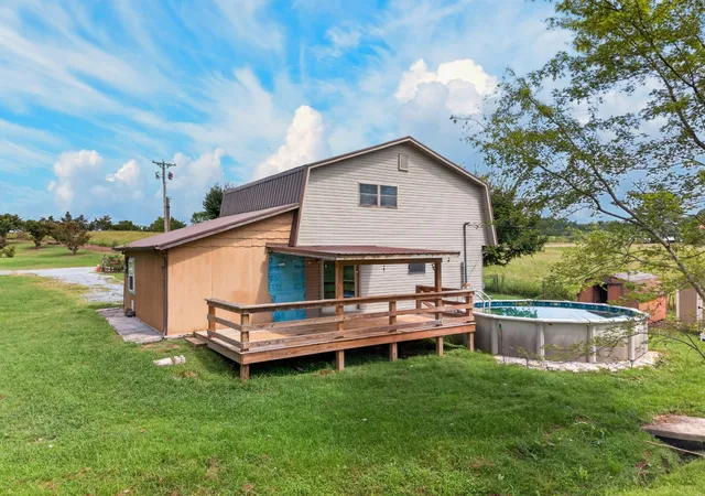 Photo 3 of Single family home for sale at 300 Cherokee Blvd, Greeneville, TN 37743 | MLS# 3544135 | Listing updated on 2026-09-29