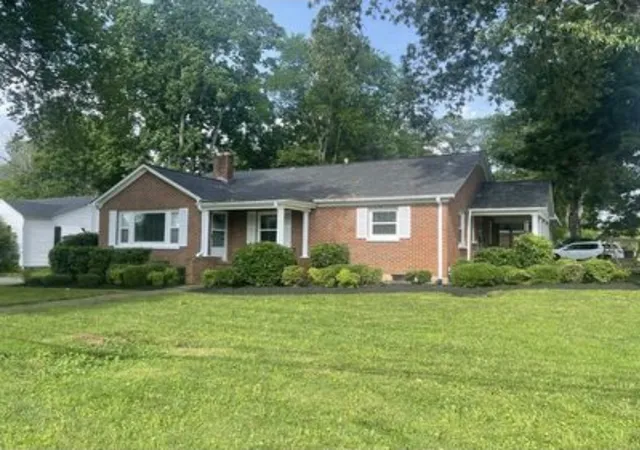 Photo 1 of Single family home for sale at 130 Lafayette Ave, Lawrenceburg, TN 38464 | MLS# 3544201 | Listing updated on 2026-09-09