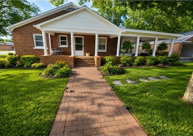 Photo 2 of Single family home for sale at 130 Lafayette Ave, Lawrenceburg, TN 38464 | MLS# 3544201 | Listing updated on 2026-09-09