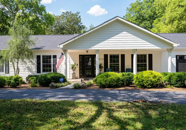 Photo 3 of Single family home for sale at 810 Cumberland Dr, Winchester, TN 37398 | MLS# 3544234 | Listing updated on 2026-09-10