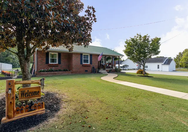 Photo 1 of Single family home for sale at 106 High St, Bell Buckle, TN 37020 | MLS# 3546496 | Listing updated on 2026-09-14