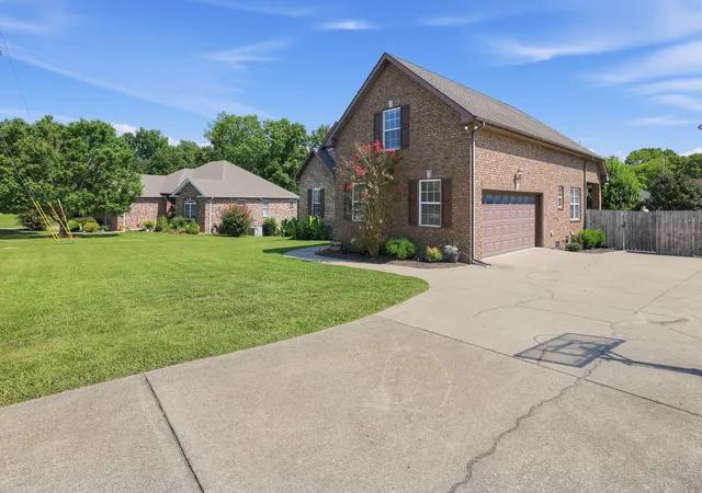 Photo 3 of Single family home for sale at 3007 Hollowfield Ln, Greenbrier, TN 37073 | MLS# 3544455 | Listing updated on 2026-09-29