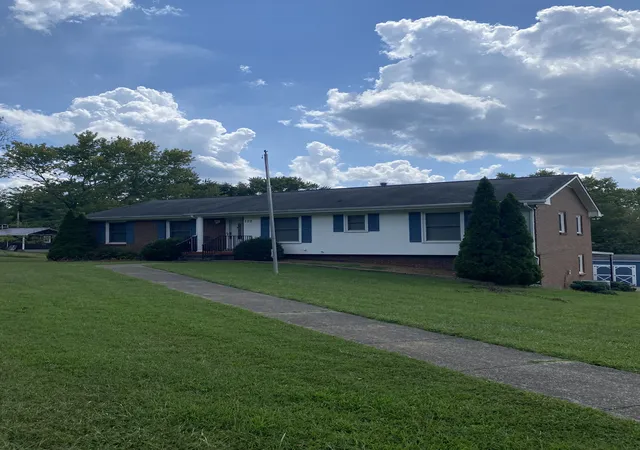 Photo 1 of Single family home for sale at 102 Bullock Dr, Clarksville, TN 37040 | MLS# 3544797 | Listing updated on 2026-09-15