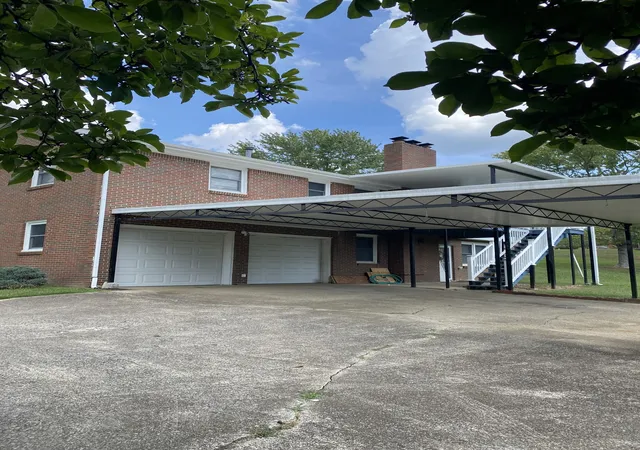 Photo 3 of Single family home for sale at 102 Bullock Dr, Clarksville, TN 37040 | MLS# 3544797 | Listing updated on 2026-09-15