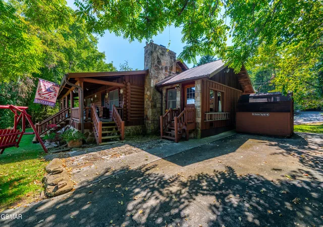 Photo 4 of Single family home for sale at 3114 Hatcher Top Rd, Sevierville, TN 37862 | MLS# 3544242 | Listing updated on 2026-09-11