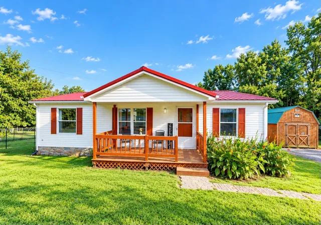 Manufactured home for sale at 994 Pointe Ln, Lafayette, TN 37083 | MLS# 3545745