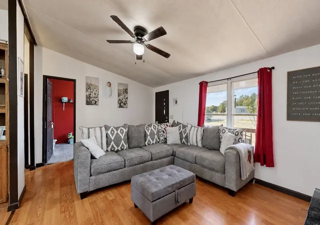 Photo 2 of Manufactured home for sale at 994 Pointe Ln, Lafayette, TN 37083 | MLS# 3545745 | Listing updated on 2026-09-25