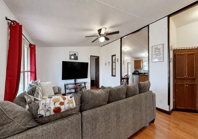 Photo 3 of Manufactured home for sale at 994 Pointe Ln, Lafayette, TN 37083 | MLS# 3545745 | Listing updated on 2026-09-25