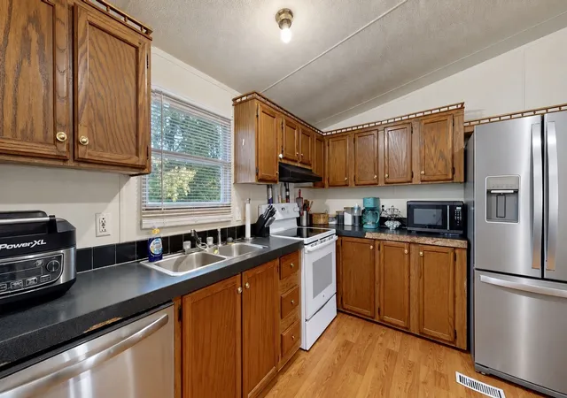 Photo 4 of Manufactured home for sale at 994 Pointe Ln, Lafayette, TN 37083 | MLS# 3545745 | Listing updated on 2026-09-25