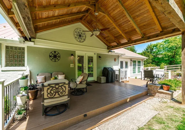 Photo 1 of Single family home for sale at 8909 Highway 100, Nashville, TN 37221 | MLS# 3544274 | Listing updated on 2026-09-15