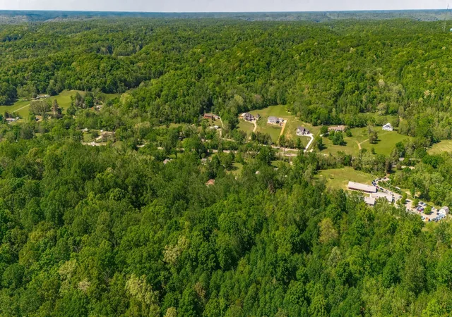 Photo 2 of Single family home for sale at 8909 Highway 100, Nashville, TN 37221 | MLS# 3544274 | Listing updated on 2026-09-15