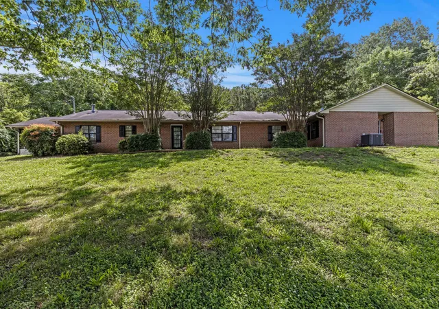 Photo 3 of Multi family home for sale at 916 Glenwood Dr, Chattanooga, TN 37406 | MLS# 3544287 | Listing updated on 2026-09-11