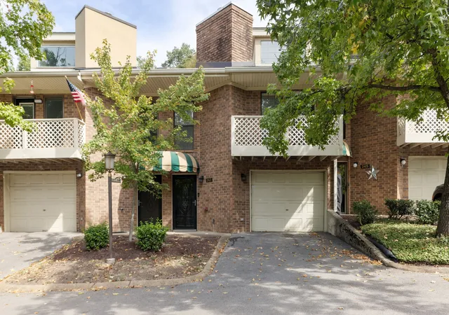 Photo 2 of Townhouse for sale at 243 Glenstone Cir, Brentwood, TN 37027 | MLS# 3546087 | Listing updated on 2026-09-11