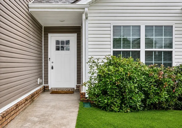 Photo 3 of Single family home for sale at 1101 Whitney Dr, Clarksville, TN 37042 | MLS# 3544347 | Listing updated on 2026-09-12