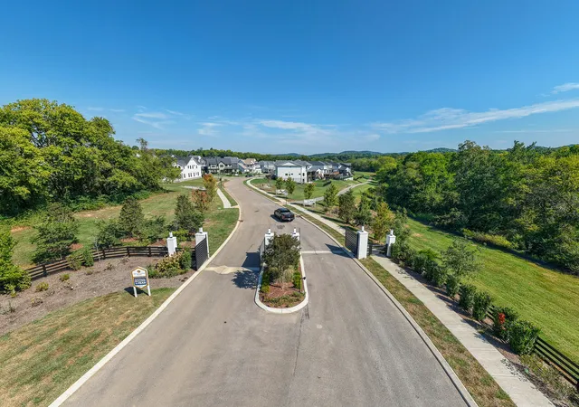 Photo 3 of Single family home for sale at 5081 Fairhaven Cir, Thompsons Station, TN 37179 | MLS# 3547903 | Listing updated on 2026-09-14
