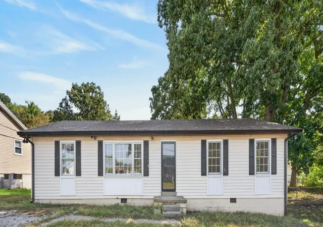 Photo 1 of Single family home for sale at 118 Gilkey Dr, Hopkinsville, KY 42240 | MLS# 3545004 | Listing updated on 2026-09-09