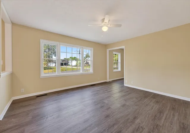 Photo 3 of Single family home for sale at 118 Gilkey Dr, Hopkinsville, KY 42240 | MLS# 3545004 | Listing updated on 2026-09-09