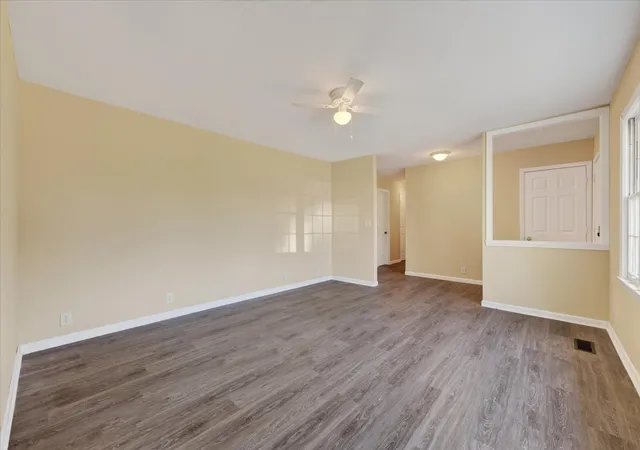 Photo 3 of Single family home for sale at 118 Gilkey Dr, Hopkinsville, KY 42240 | MLS# 3545004 | Listing updated on 2026-09-09