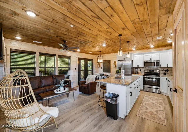 Photo 3 of Single family home for sale at 1802 Stone Wood Way, Sevierville, TN 37862 | MLS# 3545003 | Listing updated on 2026-10-08