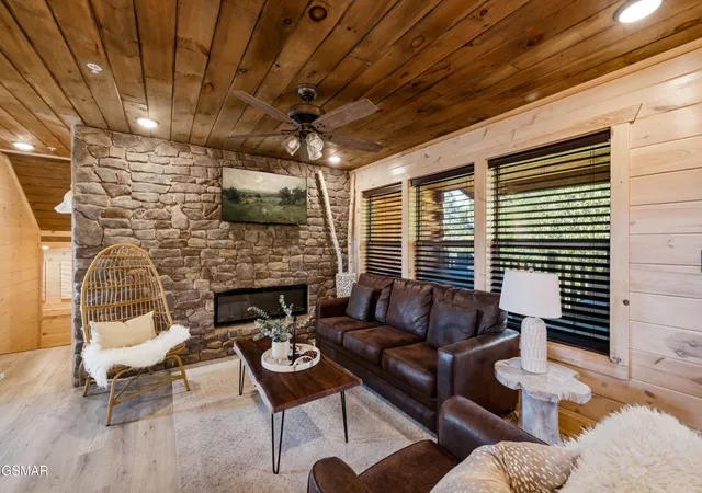 Photo 3 of Single family home for sale at 1802 Stone Wood Way, Sevierville, TN 37862 | MLS# 3545003 | Listing updated on 2026-10-08