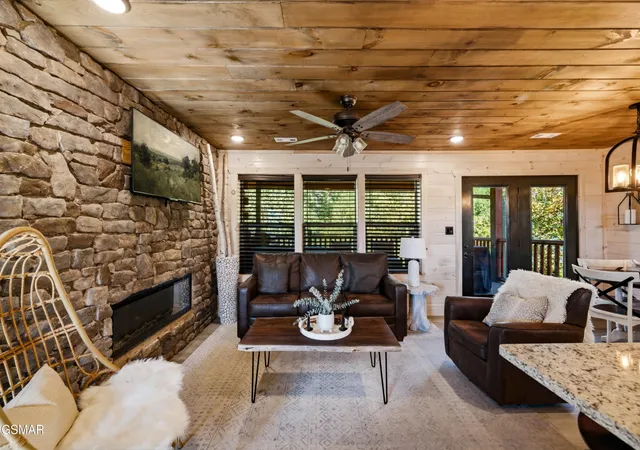 Photo 4 of Single family home for sale at 1802 Stone Wood Way, Sevierville, TN 37862 | MLS# 3545003 | Listing updated on 2026-10-08