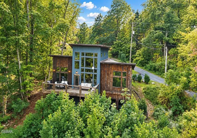 Photo 1 of Single family home for sale at 2511 Cvs Mountain Ln, Sevierville, TN 37862 | MLS# 3545037 | Listing updated on 2026-10-08