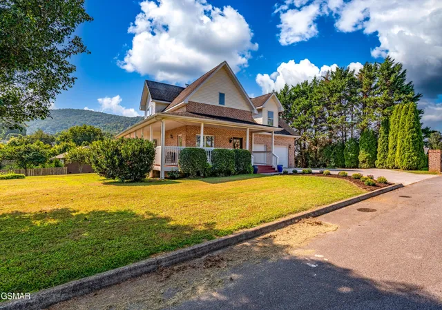 Photo 1 of Single family home for sale at 3230 Sybill Lee Ln, Sevierville, TN 37876 | MLS# 3545045 | Listing updated on 2026-09-22