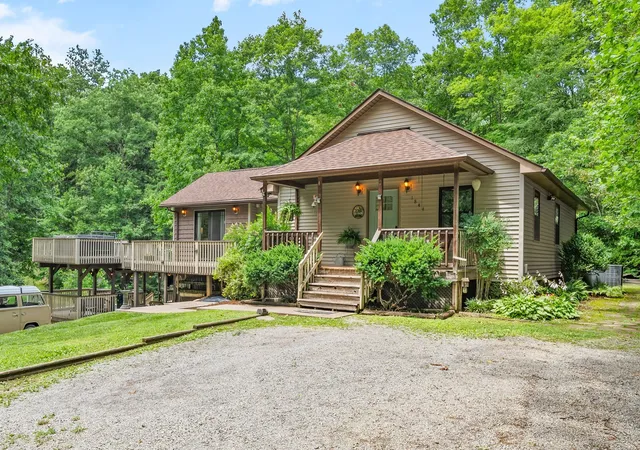 Photo 3 of Single family home for sale at 1844 Hogue Rd, Clarksville, TN 37040 | MLS# 3591925 | Listing updated on 2026-10-10