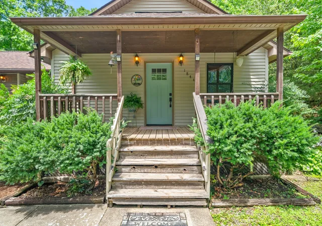Photo 3 of Single family home for sale at 1844 Hogue Rd, Clarksville, TN 37040 | MLS# 3591925 | Listing updated on 2026-10-10
